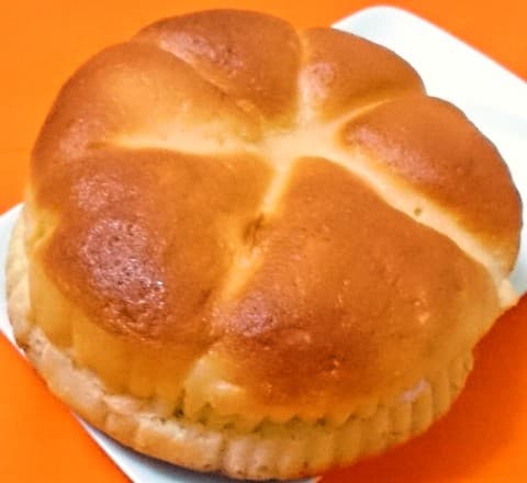 ヤマザキ「卵たっぷりのまーるいパン」